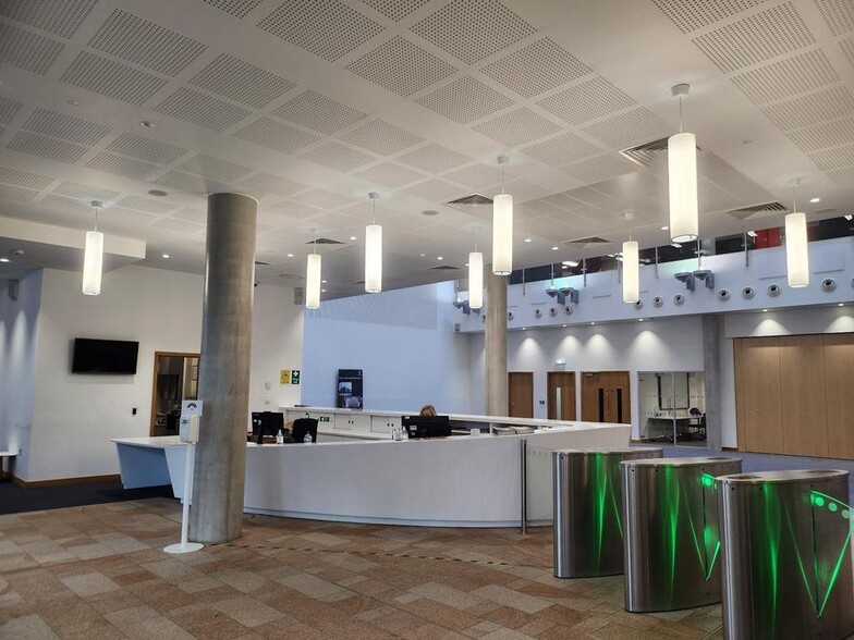 Marsh St S, Stoke On Trent for lease - Interior Photo - Image 2 of 14