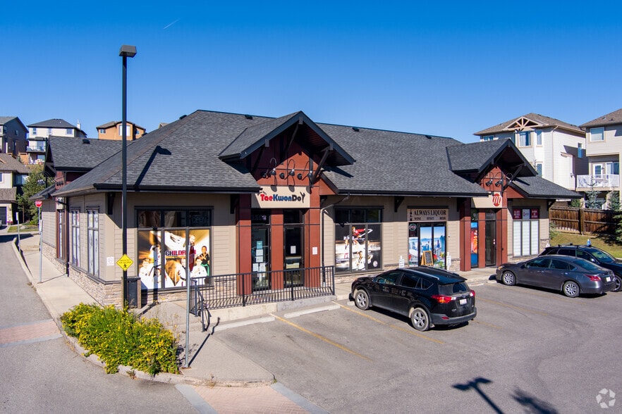 288 St. Moritz Dr SW, Calgary, AB for sale - Primary Photo - Image 1 of 1