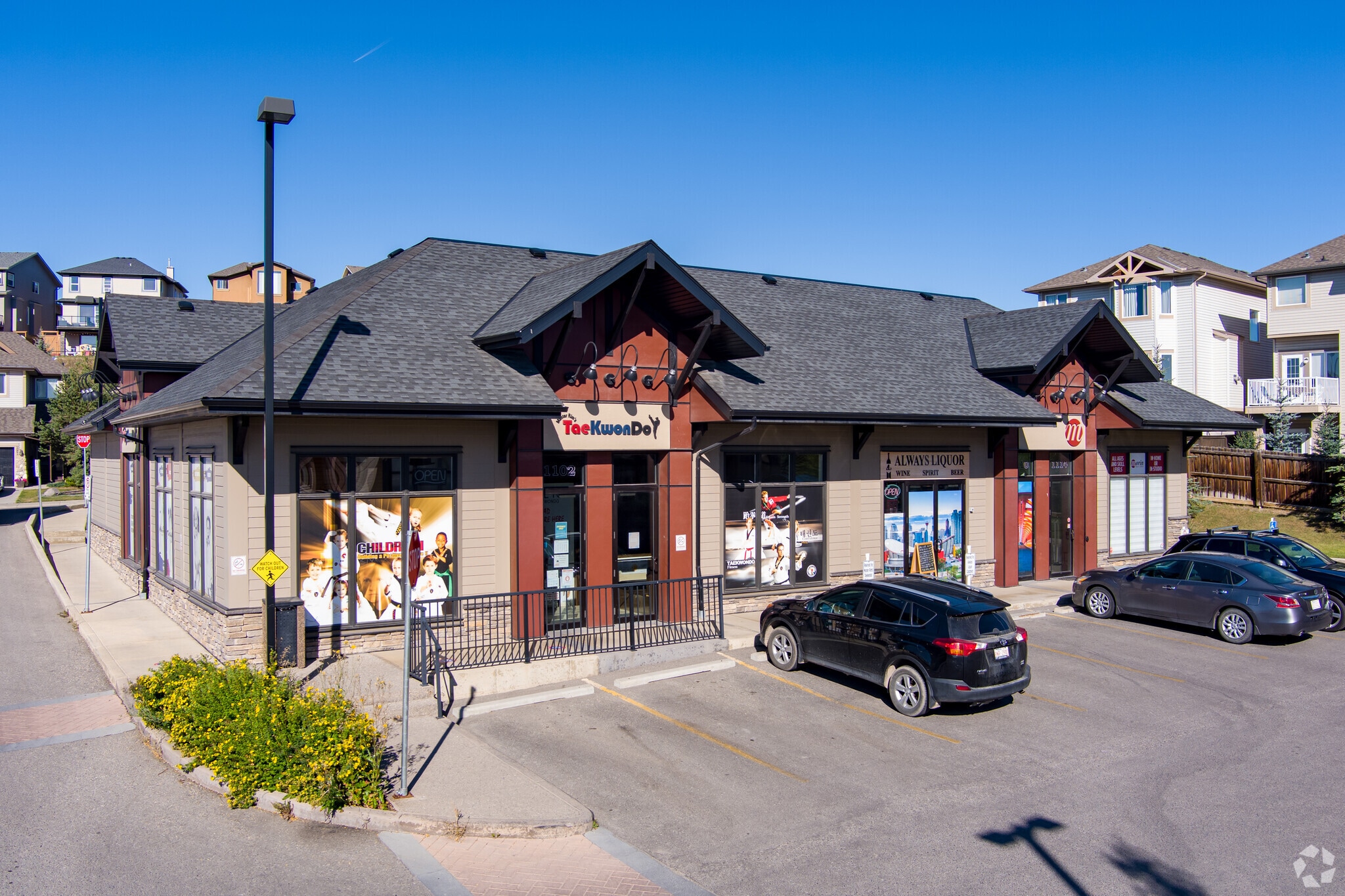 288 St. Moritz Dr SW, Calgary, AB for sale Primary Photo- Image 1 of 1