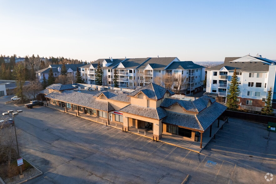 555 Hawkwood Blvd NW, Calgary, AB for sale - Aerial - Image 3 of 8