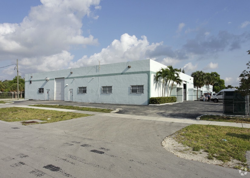 14220-14270 NE 18th Ave, North Miami, FL for lease - Building Photo - Image 2 of 4