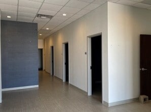 12340-12392 Olive Street Rd, Creve Coeur, MO for lease Interior Photo- Image 2 of 4