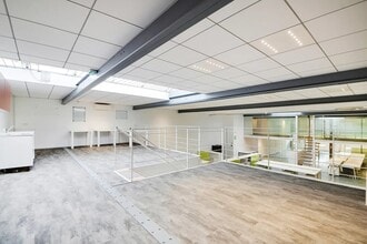 Flex in Pantin for sale Interior Photo- Image 2 of 14