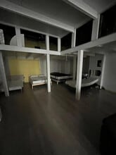 Retail in Paris for lease Interior Photo- Image 2 of 7