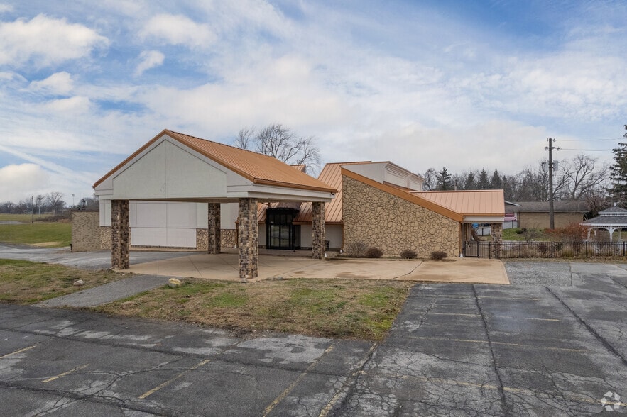 4630 Ridge Rd, Brooklyn, OH for sale - Primary Photo - Image 1 of 1