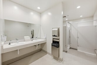 11555 Sorrento Valley Rd, San Diego, CA for lease Interior Photo- Image 2 of 14