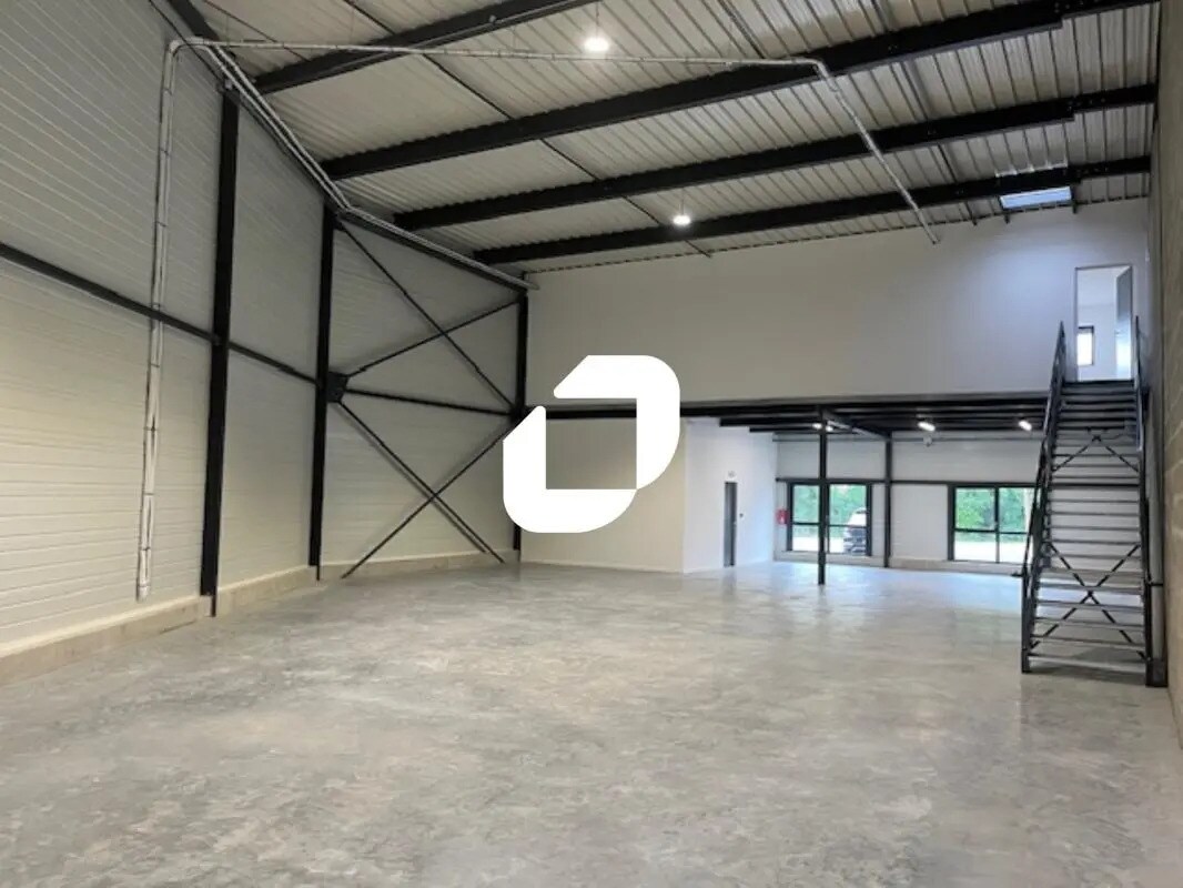 Flex in Basse-Goulaine for lease Interior Photo- Image 1 of 8