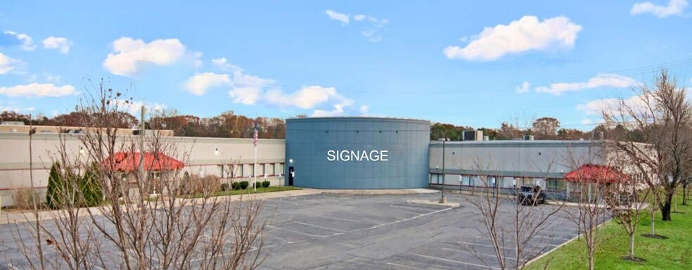 140-200 Adams Blvd, Farmingdale, NY for lease - Building Photo - Image 2 of 10