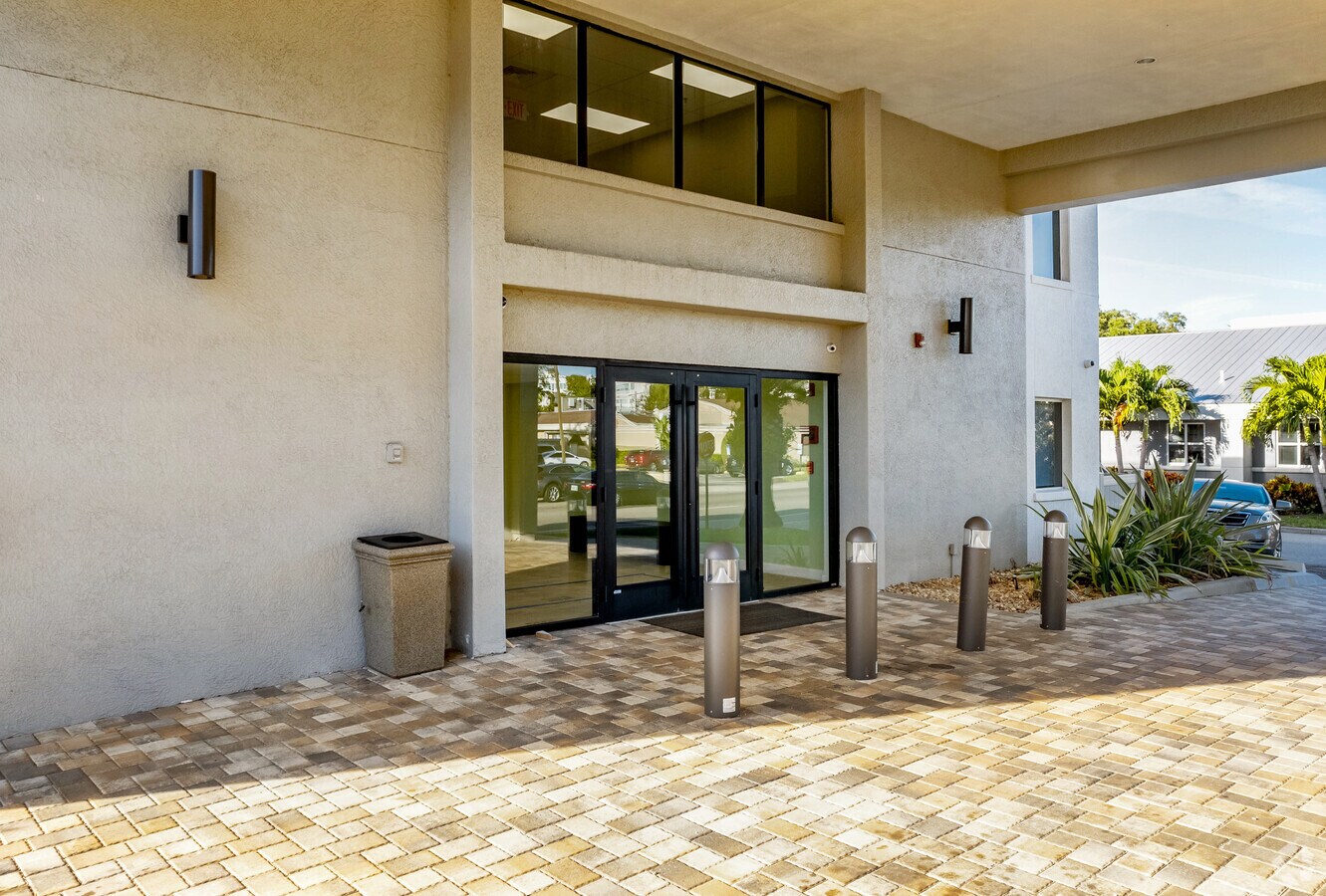 302 Manatee Ave E, Bradenton, FL 34208 | LoopNet