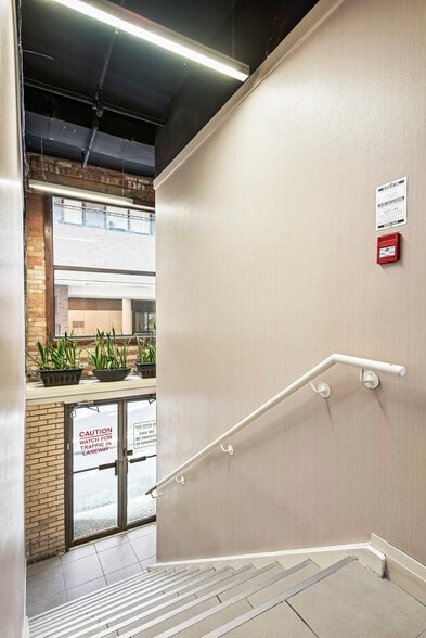 411 Richmond St E, Toronto, ON for lease - Interior Photo - Image 3 of 6