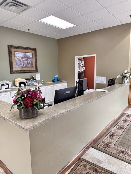 1401-1425 E Ayers St, Edmond, OK for lease - Interior Photo - Image 3 of 4