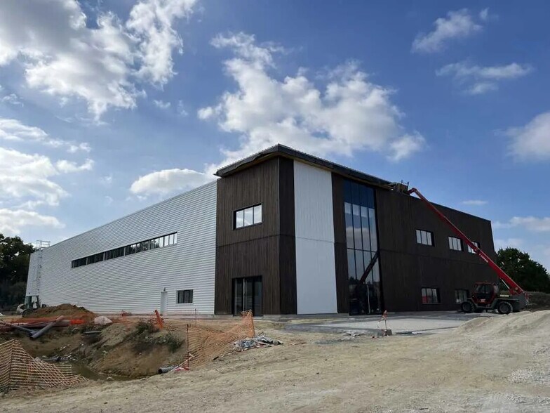 Flex in Ollainville for sale - Building Photo - Image 1 of 10