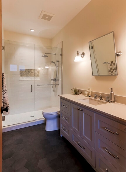 625 NW 45th St, Seattle, WA for lease - Interior Photo - Image 2 of 19