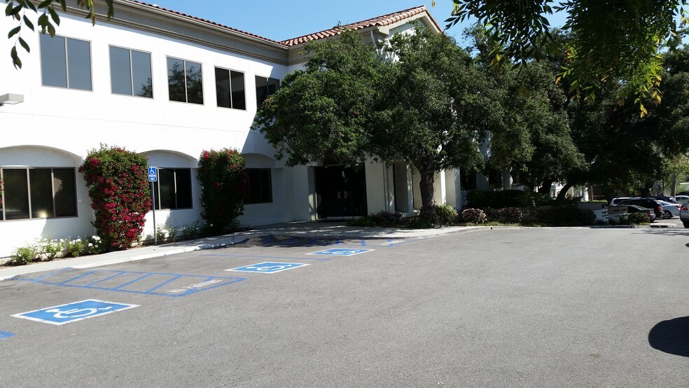 351 Rolling Oaks Dr, Thousand Oaks, CA 91361 Rolling Oaks Drive Bldg