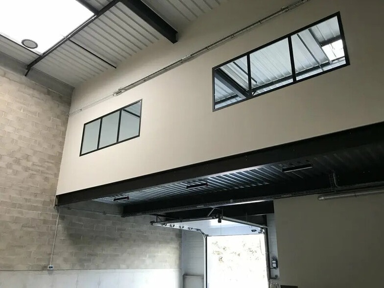 24 Allée De Dublin, Les Pavillons-sous-Bois for lease - Building Photo - Image 3 of 8