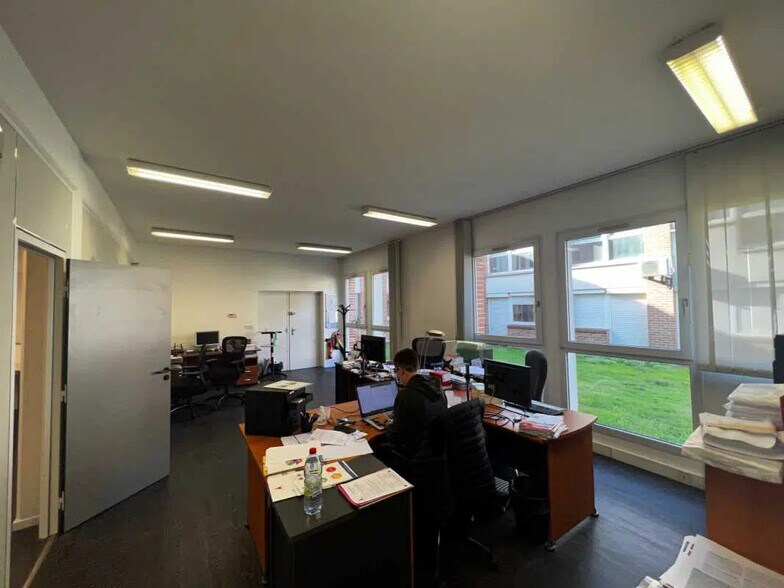 Office in Saint-Laurent-Blangy for lease - Interior Photo - Image 3 of 4