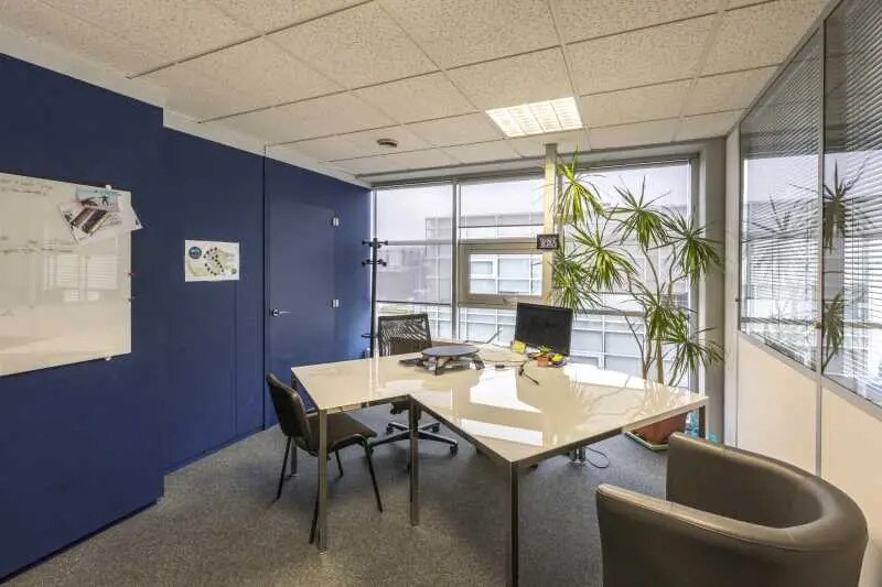 Office in Compiègne for lease Interior Photo- Image 1 of 8