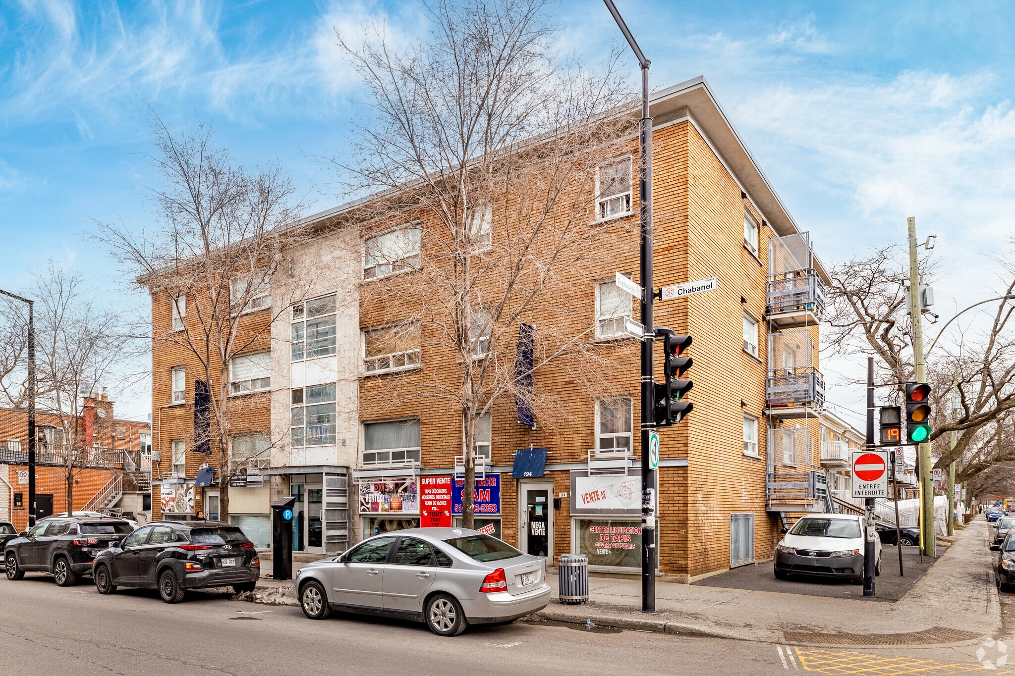 190 Rue Chabanel O, Montréal, QC for lease Primary Photo- Image 1 of 6