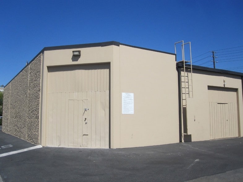 2100 E McFadden Ave, Santa Ana, CA for lease - Building Photo - Image 2 of 7