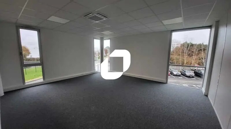 Office in Canéjan for lease - Building Photo - Image 3 of 10