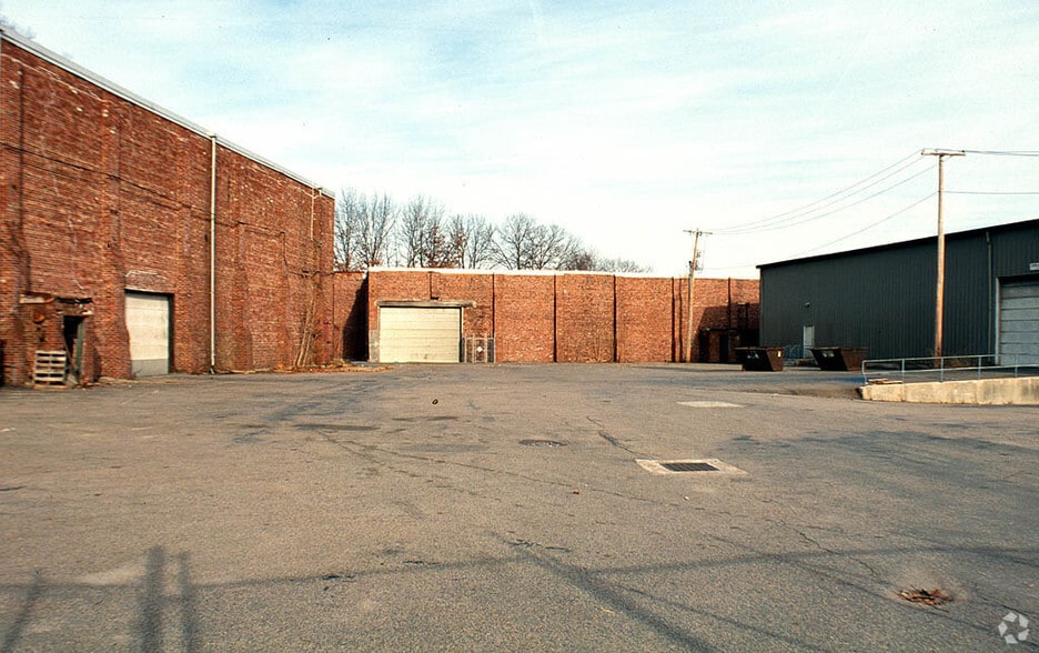 40 Sprague St, Hyde Park, MA 02136