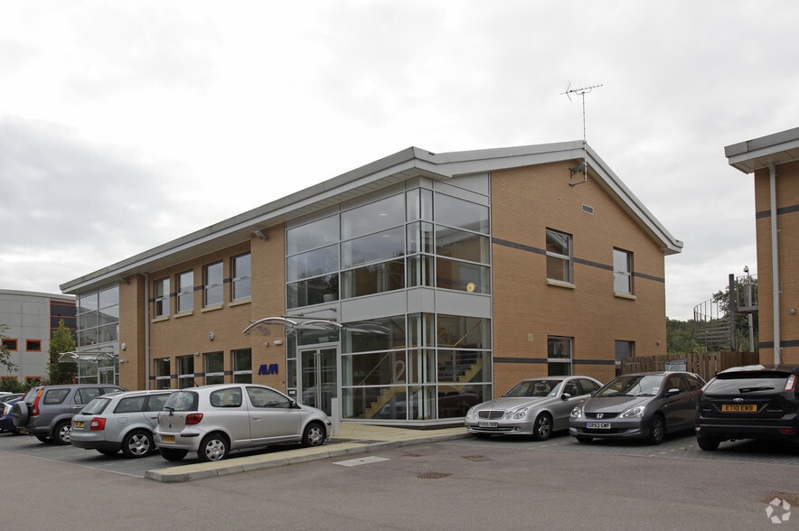Balcombe Rd, Crawley for sale - Primary Photo - Image 1 of 20