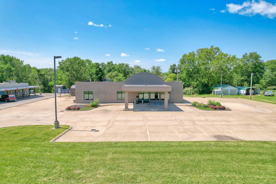 1040 N 18th St, Centerville, IA for sale - Building Photo - Image 3 of 14