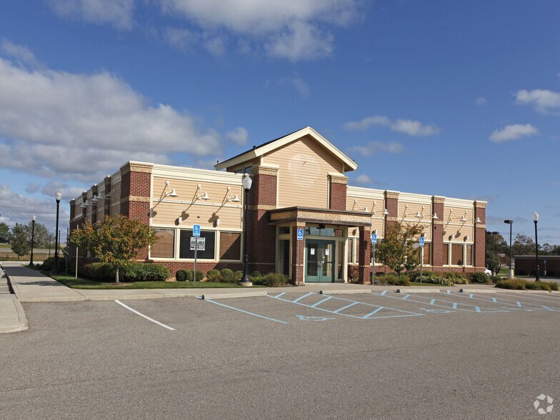 30712 Lyon Center Dr, New Hudson, MI 48165