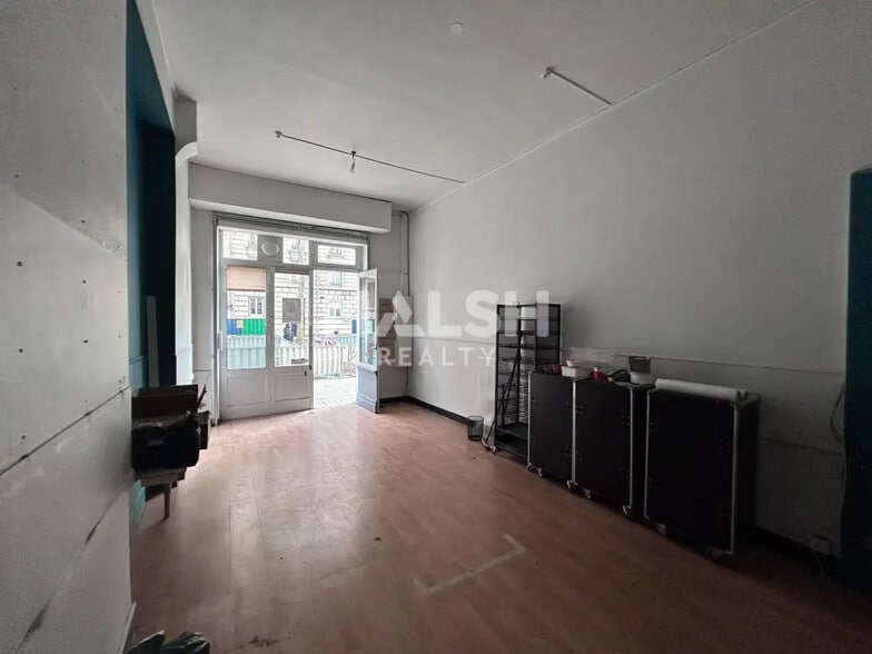 Retail in Lyon for lease - Interior Photo - Image 1 of 5