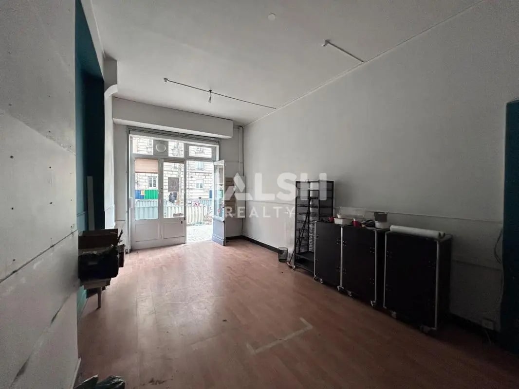 Retail in Lyon for lease Interior Photo- Image 1 of 6