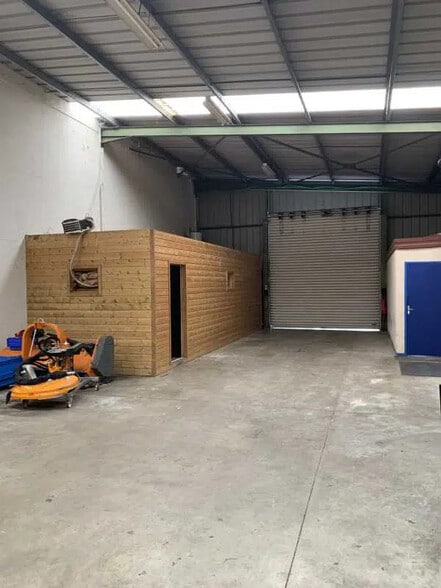 Flex in Yvrac for sale - Building Photo - Image 2 of 9