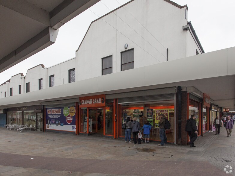 26-34 Albert Sq, Widnes for sale - Primary Photo - Image 1 of 1