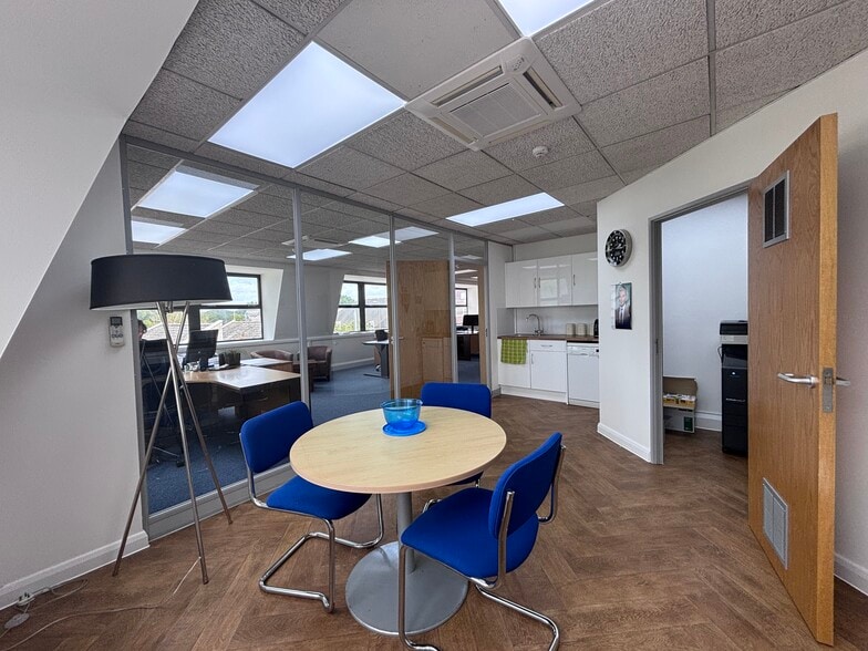 113 Winchester Rd, Eastleigh for lease - Building Photo - Image 1 of 5