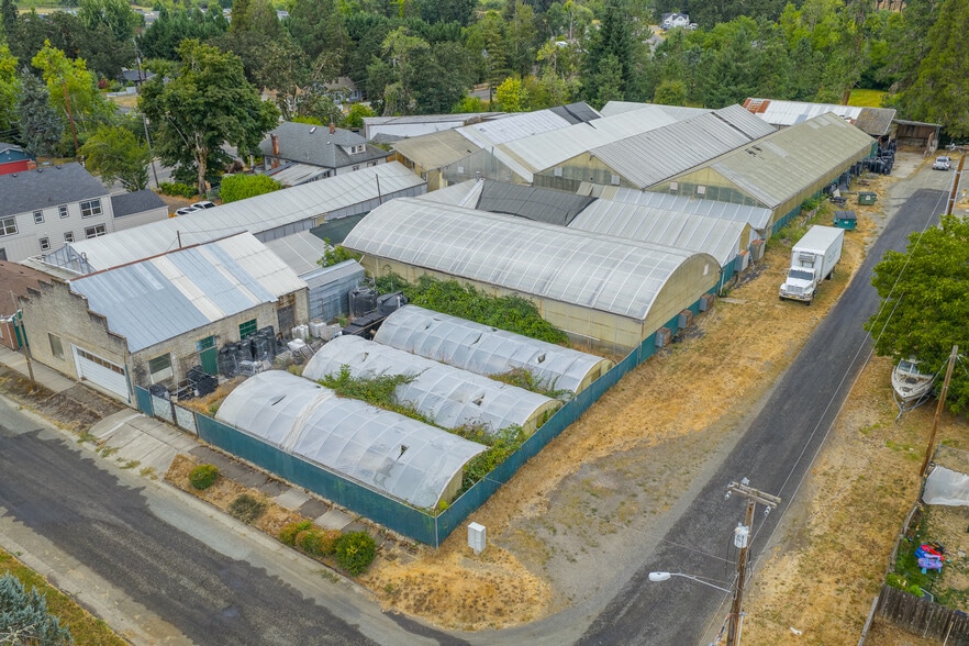 55 Q St, Cottage Grove, OR for sale - Building Photo - Image 1 of 27