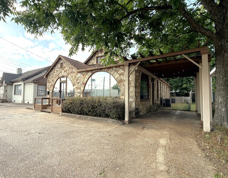 654 W Main St, Tupelo, MS for lease - Building Photo - Image 3 of 15