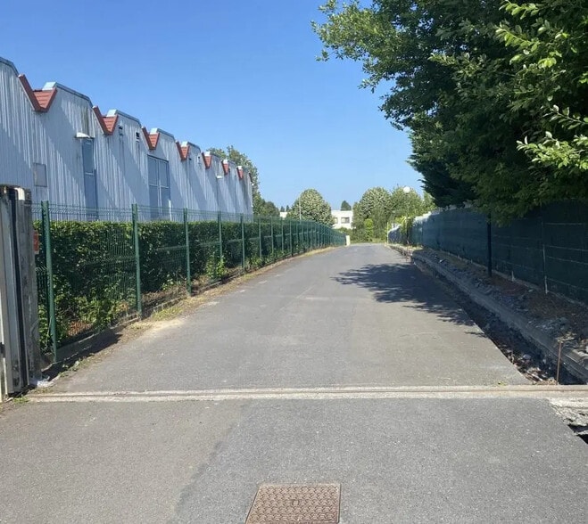 Office in Seclin for lease - Building Photo - Image 2 of 27