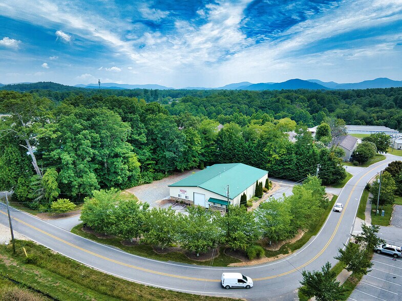 124 Underwood Rd, Fletcher, NC 28732 124 Underwood Road