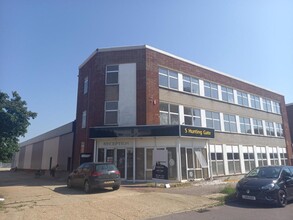 5 Hunting Gate, Hitchin for lease Building Photo- Image 1 of 1