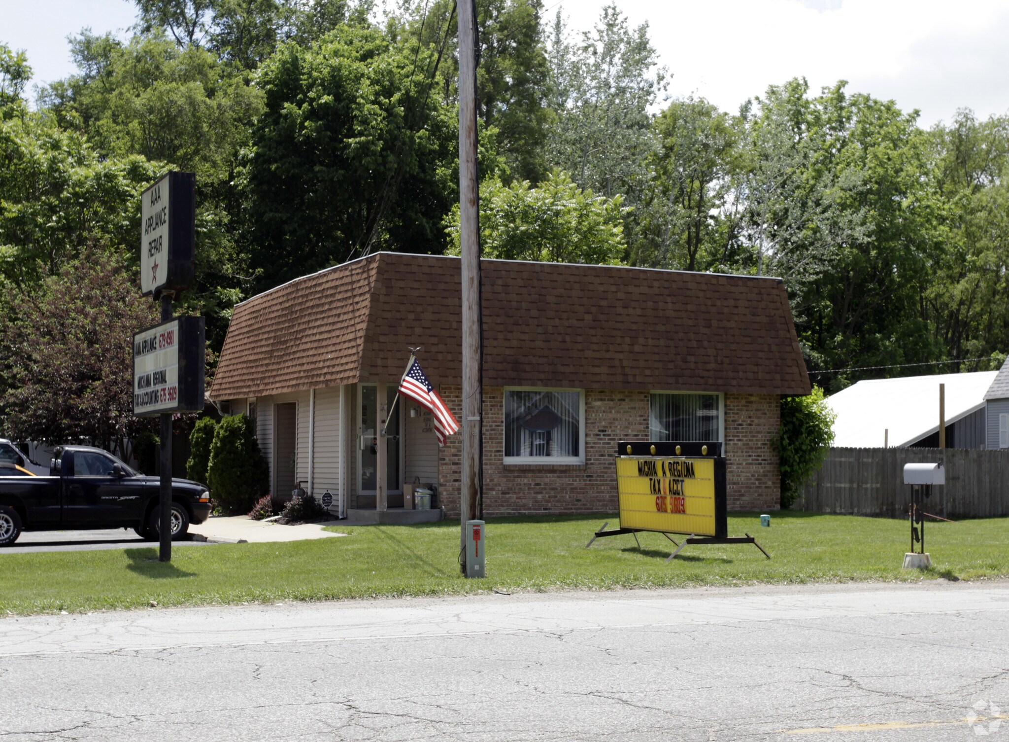 11868 Lincolnway, Osceola, IN for sale Primary Photo- Image 1 of 1