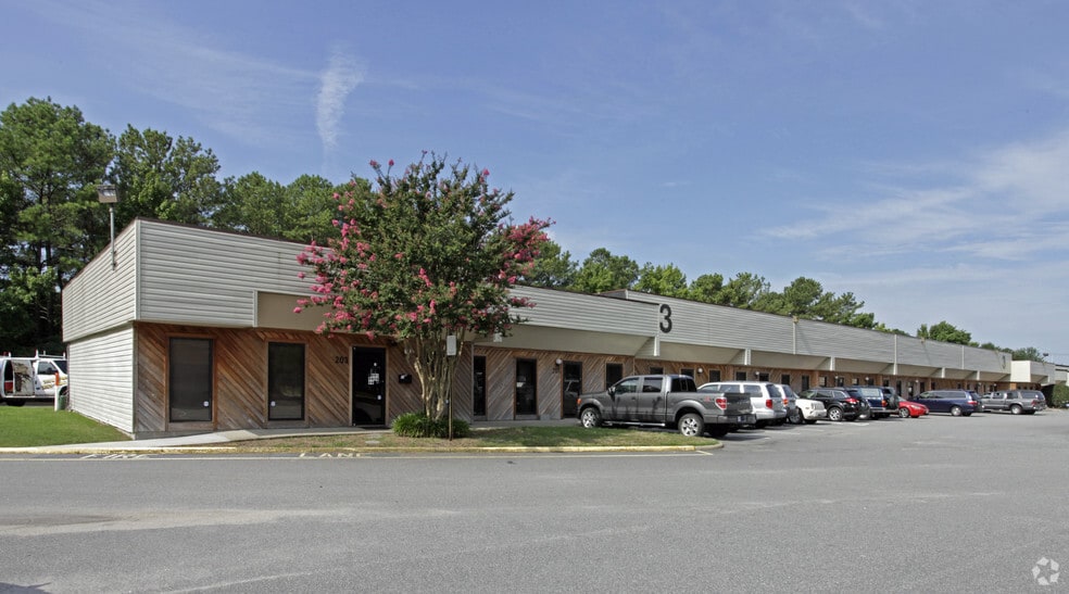 200-210 Expressway Ct, Virginia Beach, VA for lease - Building Photo - Image 1 of 14