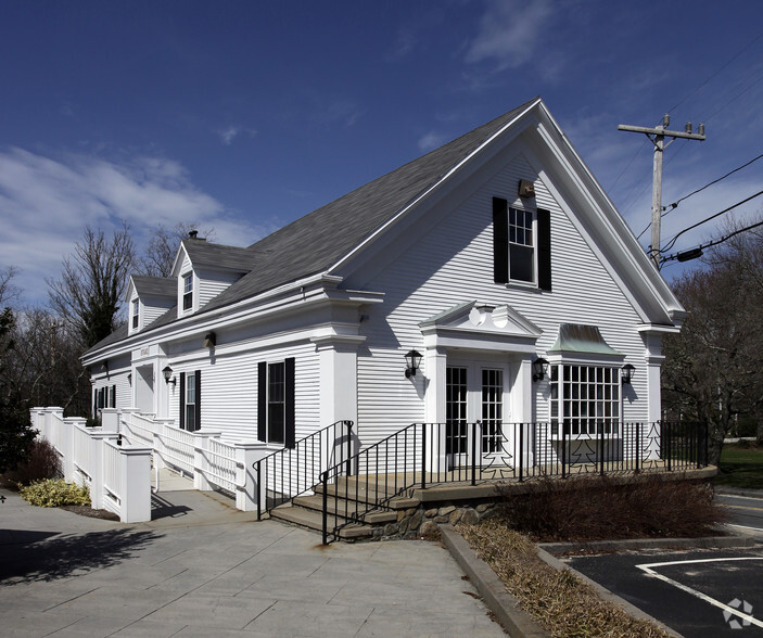 1-13 Willow St, Yarmouth Port, MA for lease - Building Photo - Image 1 of 21