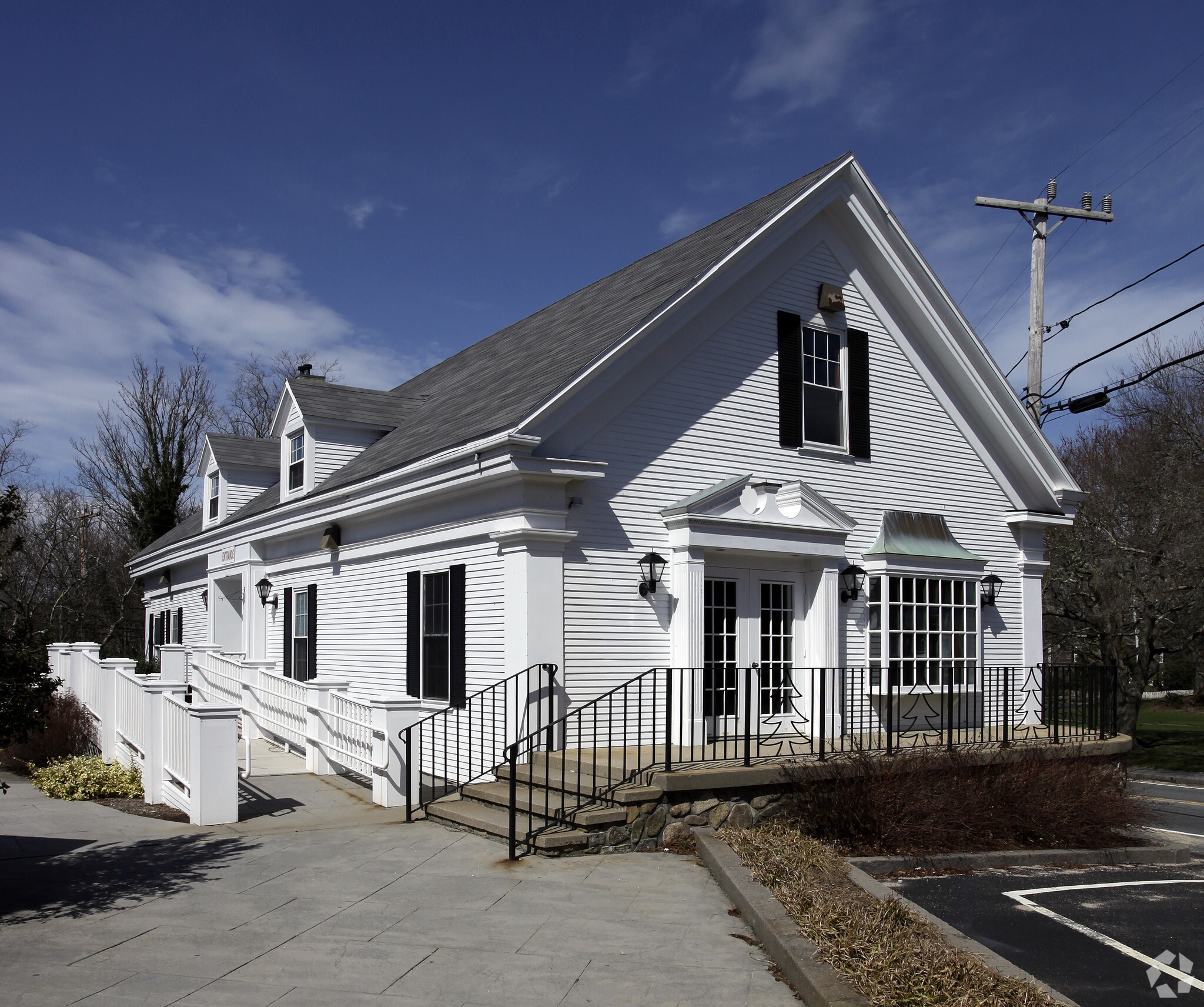 1-13 Willow St, Yarmouth Port, MA for lease Building Photo- Image 1 of 22