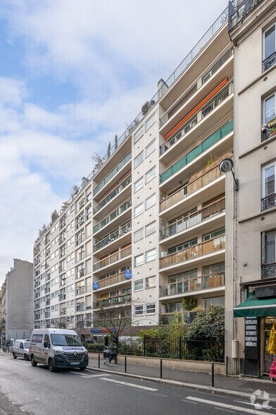 12 Rue Turgot, Paris for sale - Building Photo - Image 3 of 3
