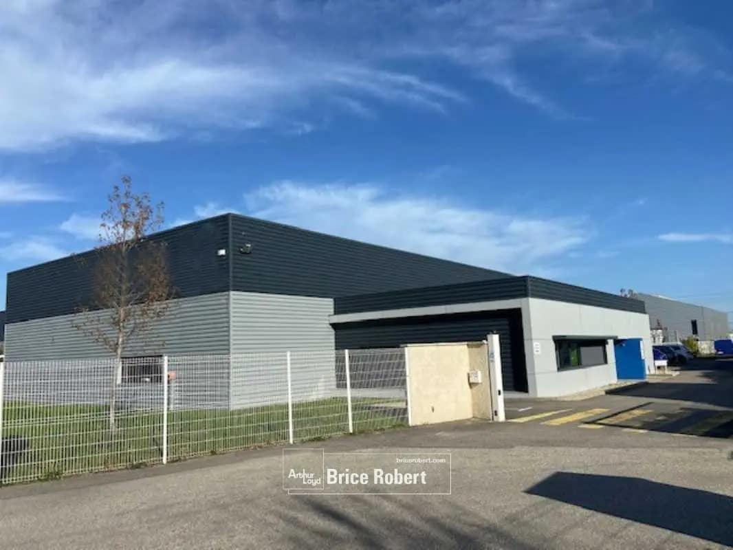 Office in Meyzieu for lease Building Photo- Image 1 of 13