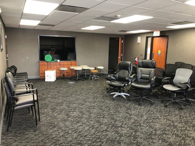 3701 E 13 Mile Rd, Warren, MI for sale - Building Photo - Image 2 of 5