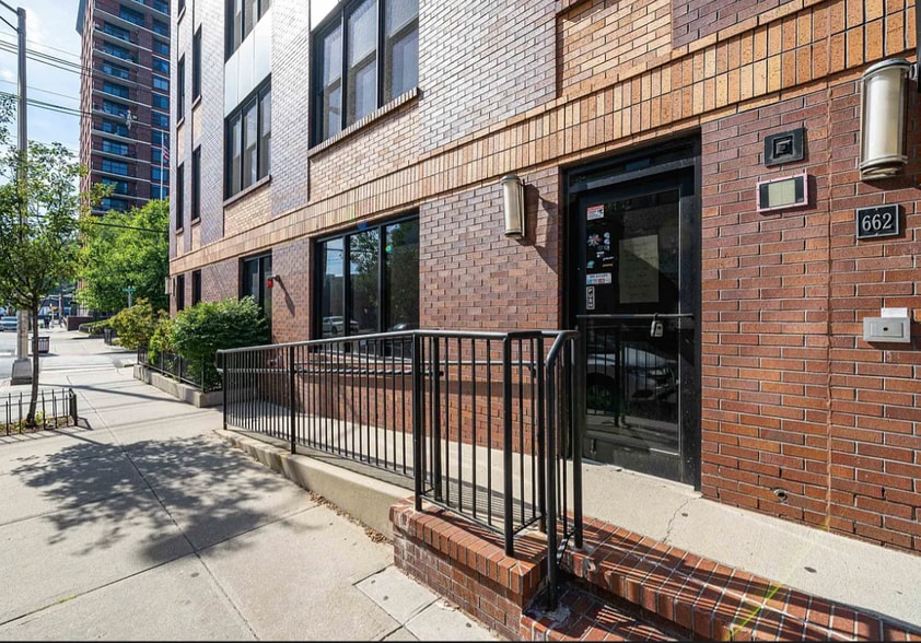 662 1st St, Hoboken, NJ for lease - Building Photo - Image 1 of 7