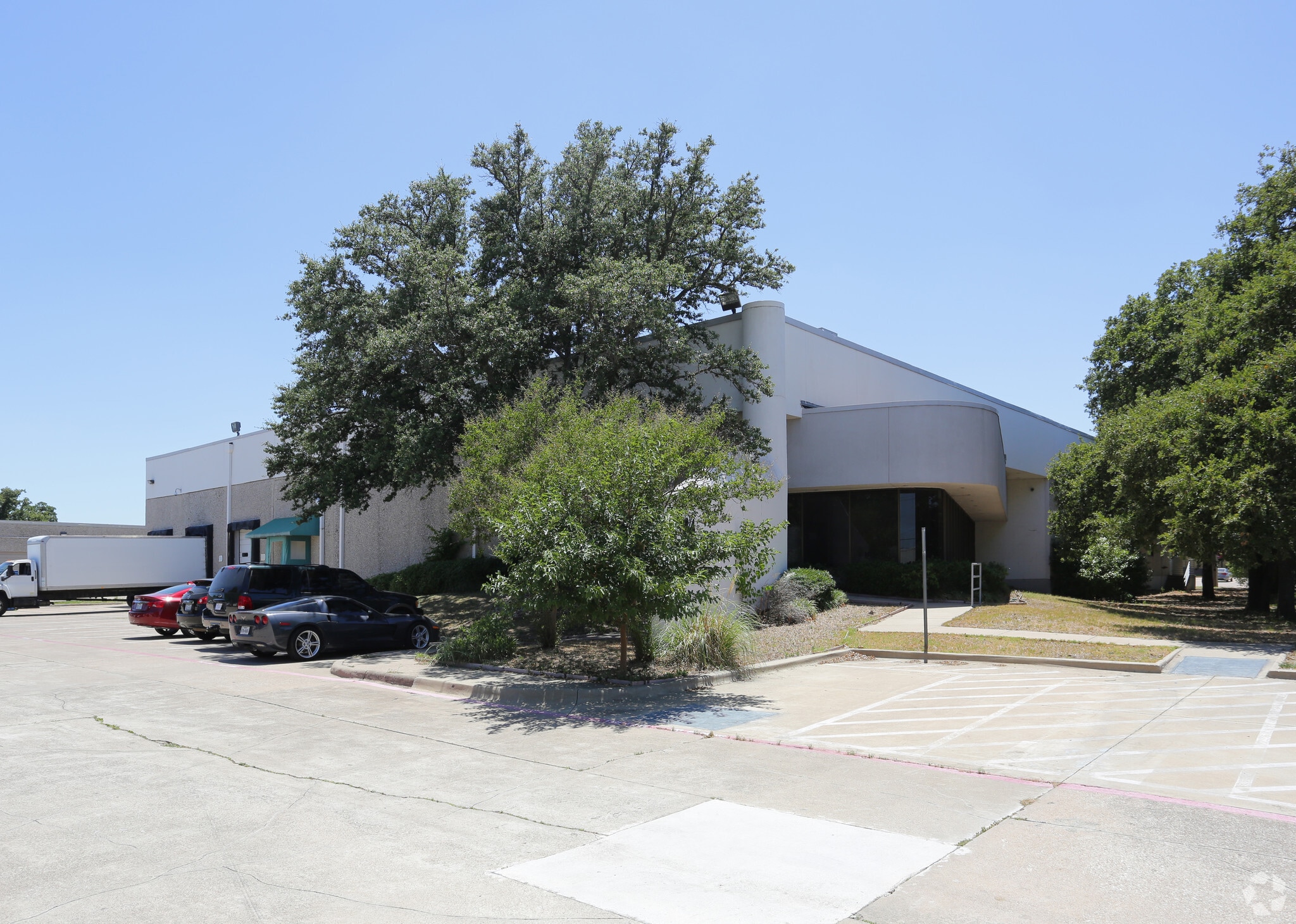 734 W Carrier Pky, Grand Prairie, TX for sale Primary Photo- Image 1 of 1