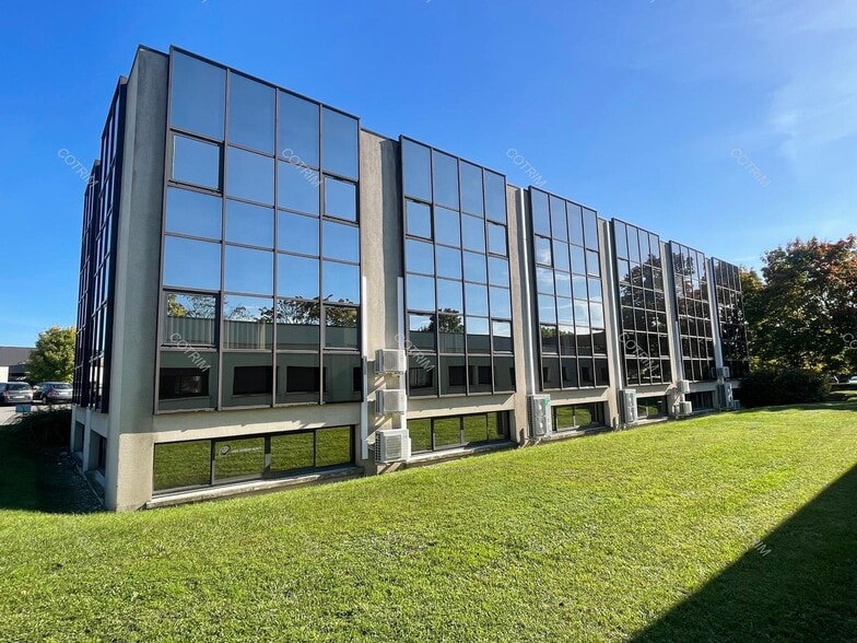 Office in Reims for lease - Building Photo - Image 3 of 6