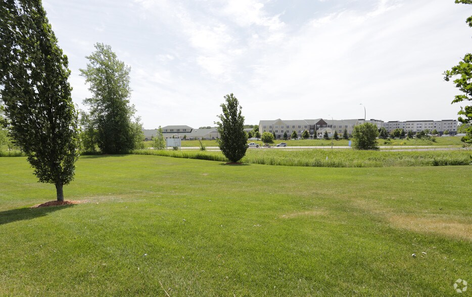 670 Apollo Dr, Lino Lakes, MN for sale - Building Photo - Image 1 of 1