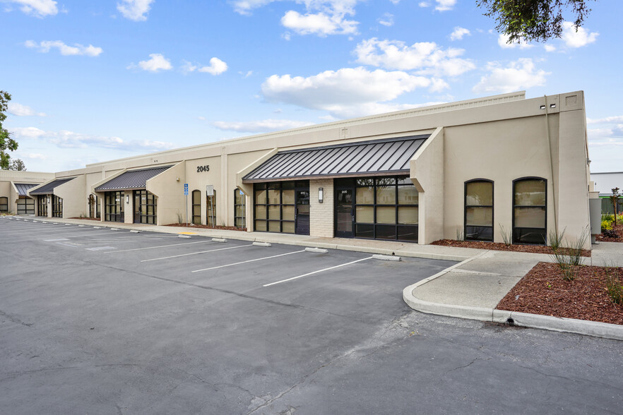 2065 Martin Ave, Santa Clara, CA for lease - Building Photo - Image 2 of 6